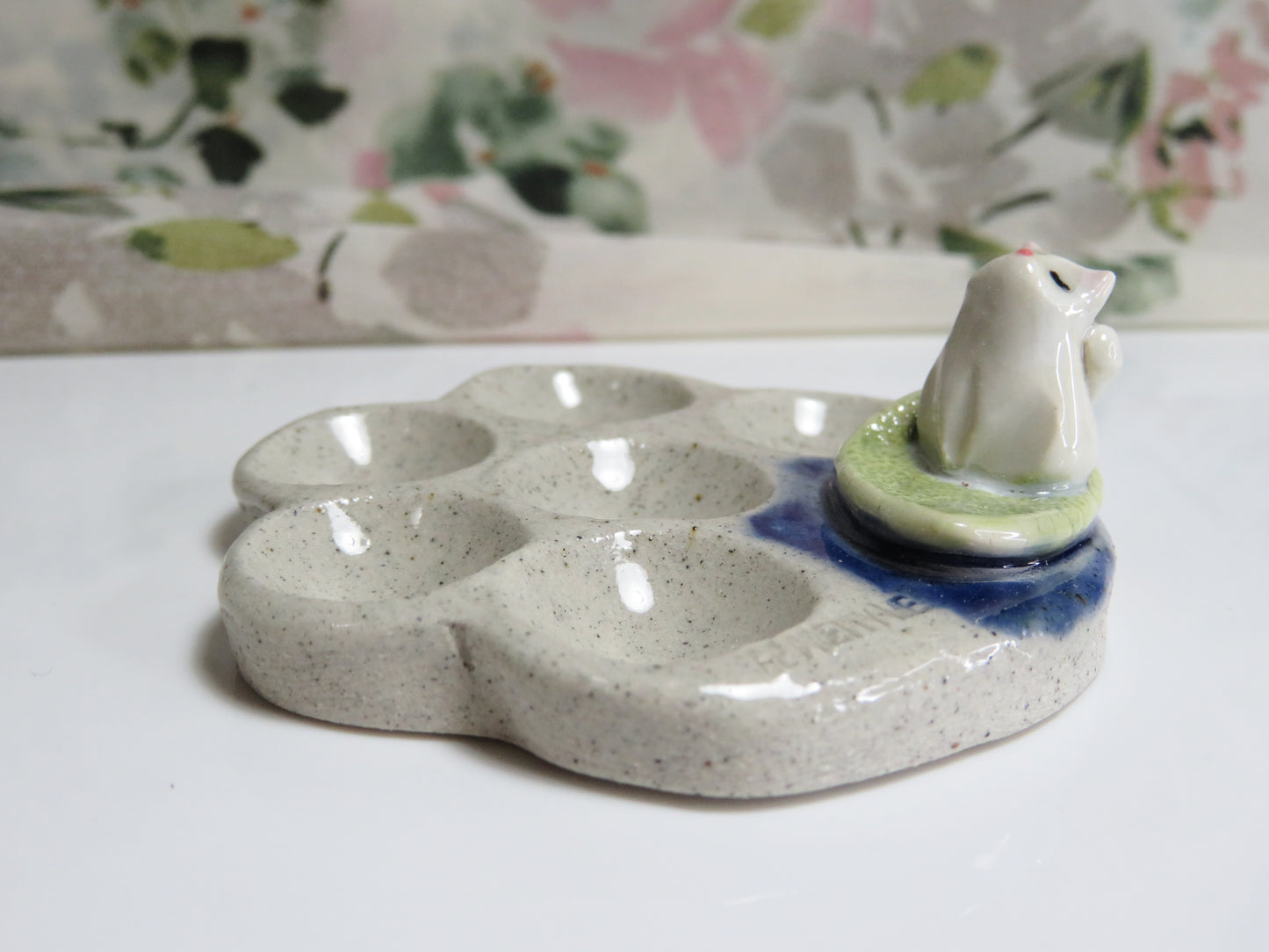 Ceramic Paint Palette. Little Cat on Leaf. Handmade Paint Dish. Beautiful Collectibles. Special Gift for Artists.