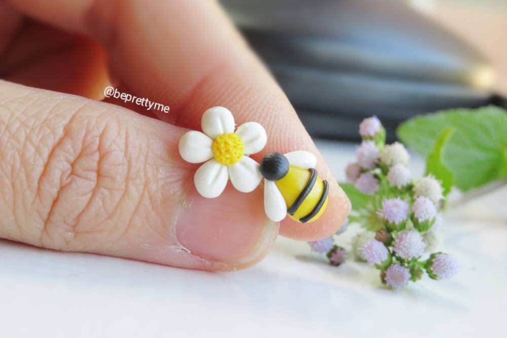 Little Bee & Daisy Stud Earrings