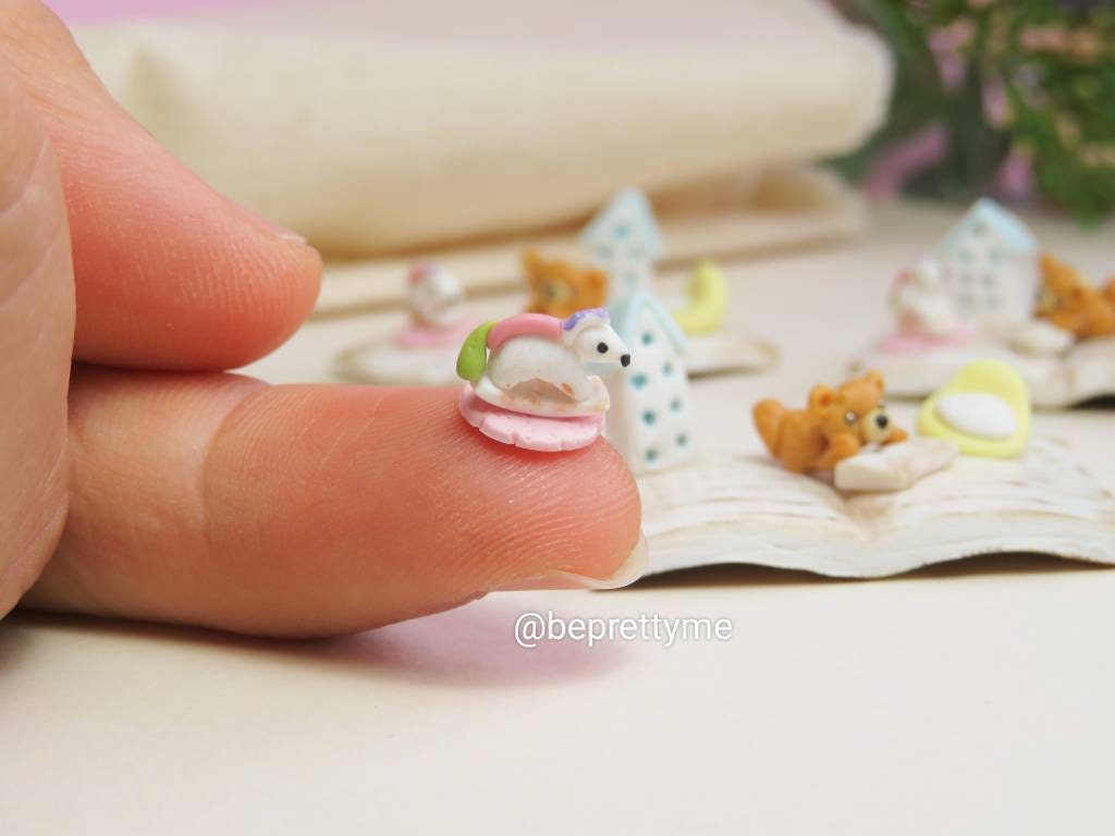Miniature Baby Bear Reading Scene Set