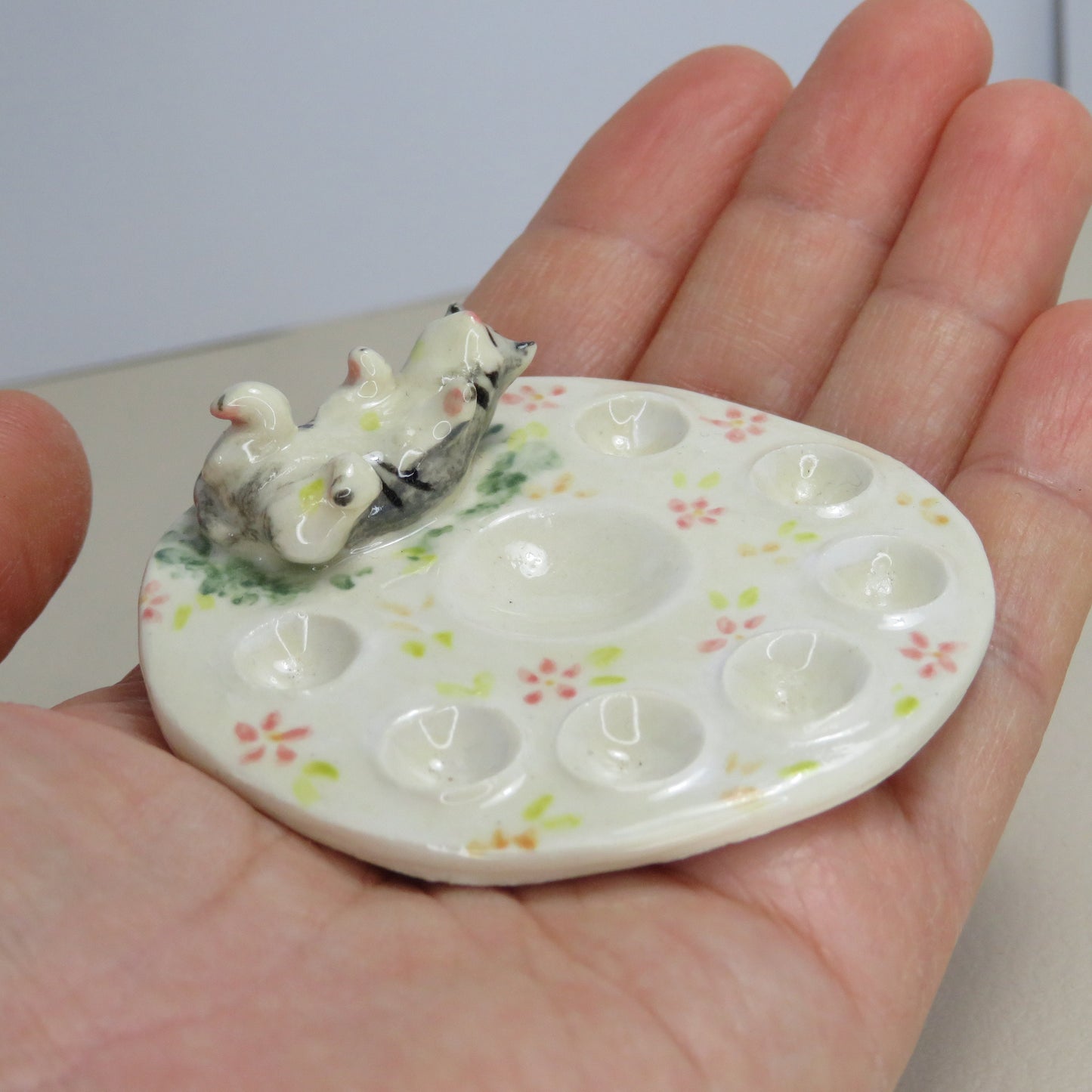 Handmade Pottery Paint Palette. Sleepy Kitty on Grass. Ceramic Paint Dish. Beautiful Collectibles. Handbuilt Pottery. Special Gift.
