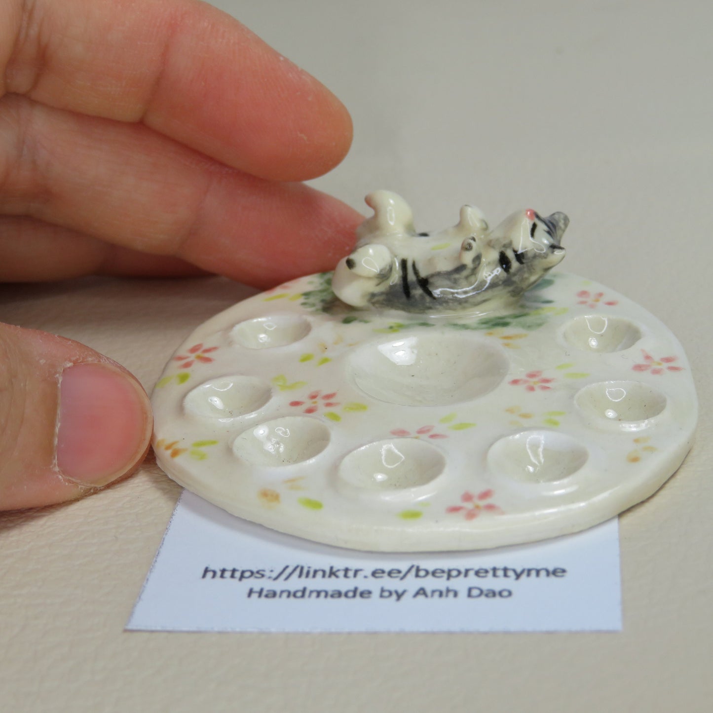 Handmade Pottery Paint Palette. Sleepy Kitty on Grass. Ceramic Paint Dish. Beautiful Collectibles. Handbuilt Pottery. Special Gift.