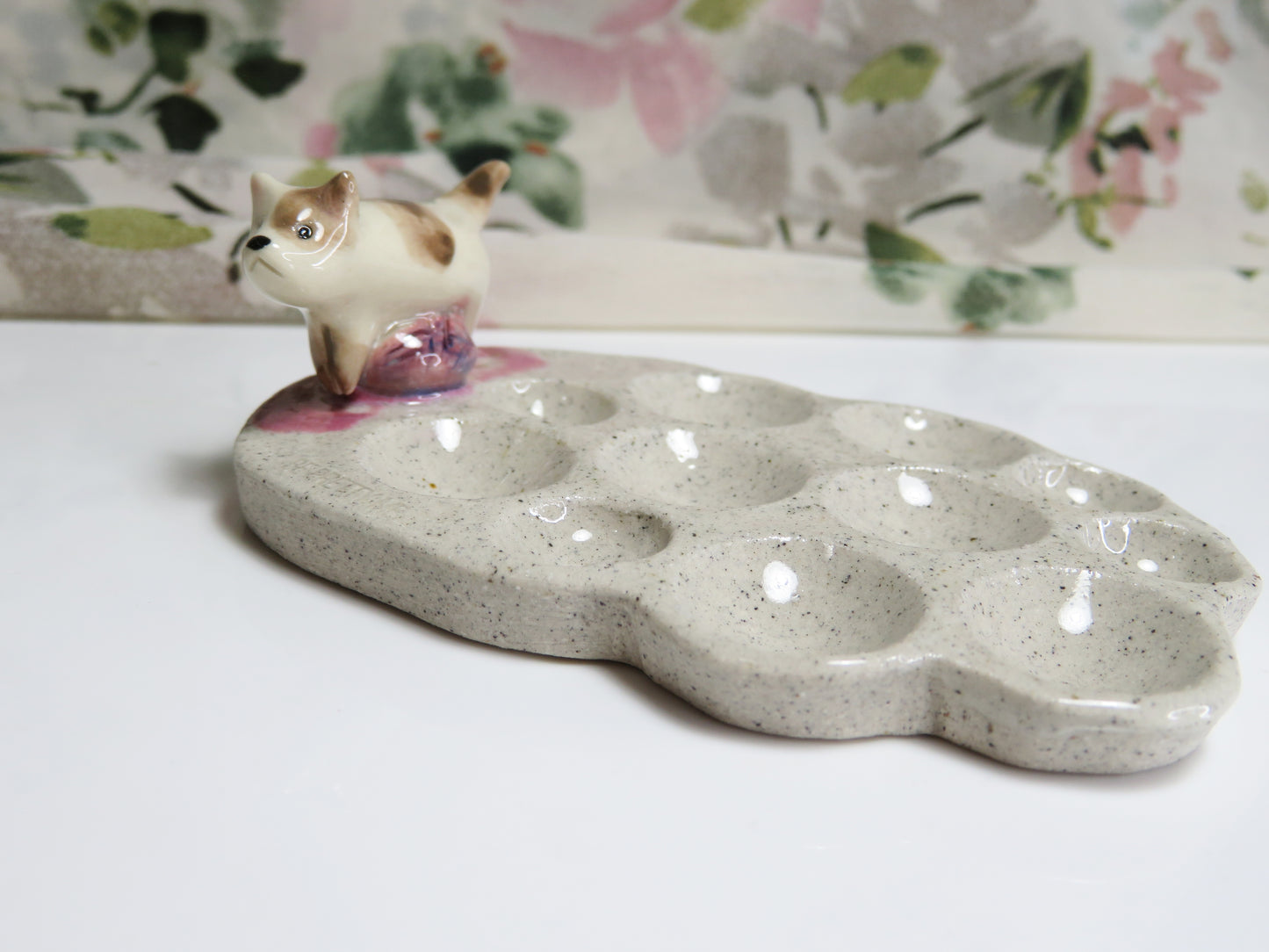 Ceramic Paint Palette. Kitty on A Ball Of Yarn. Handmade Paint Dish. Beautiful Collectibles. Special Gift for Artists