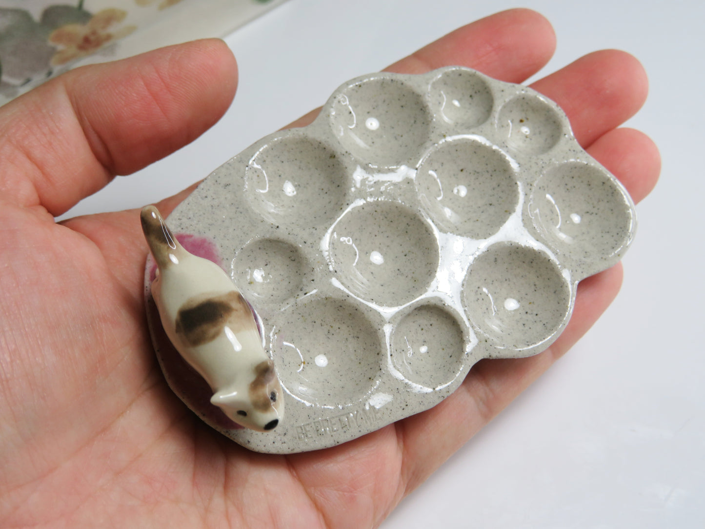 Ceramic Paint Palette. Kitty on A Ball Of Yarn. Handmade Paint Dish. Beautiful Collectibles. Special Gift for Artists